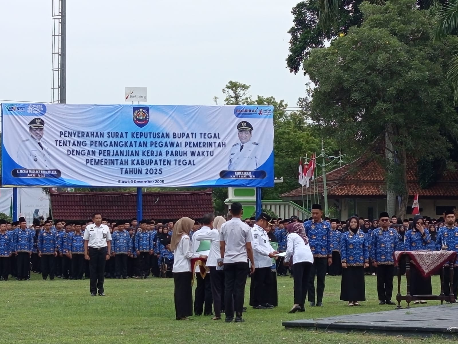 penyerahan-sk-bupati-tegal-tentang-pengangkatan-pegawai-pemerintah-dengan-perjanjian-kerja-pppk-paruh-waktu-pemerintah-kabupaten-tegal