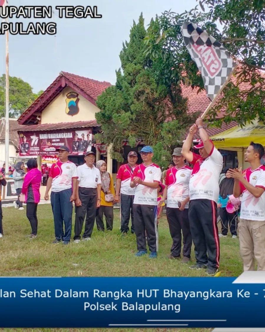 jalan-sehat-hari-bhayangkara-ke-77-tingkat-kecamatan-balapulang