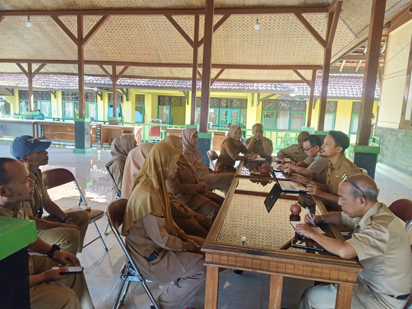 teman-ngopi-teh-mantap-ngobrol-pagi-edisi-bareng-plt-camat-balapulang